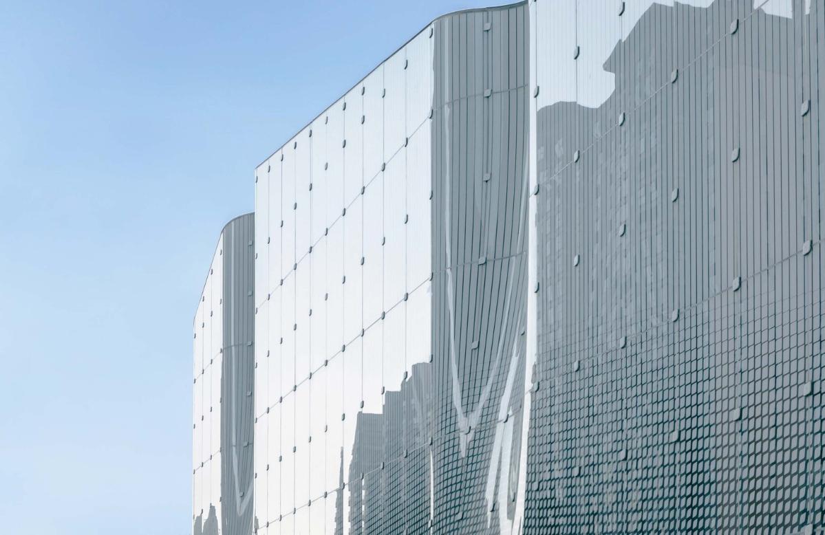 幕墻上的菱形圖案遠看呈現(xiàn)出鱗片的質(zhì)感，_The_diamond_patterns_on_the_curtain_wall_are_an_Imitation_of_butterfly_wing_scales_?張全.jpg